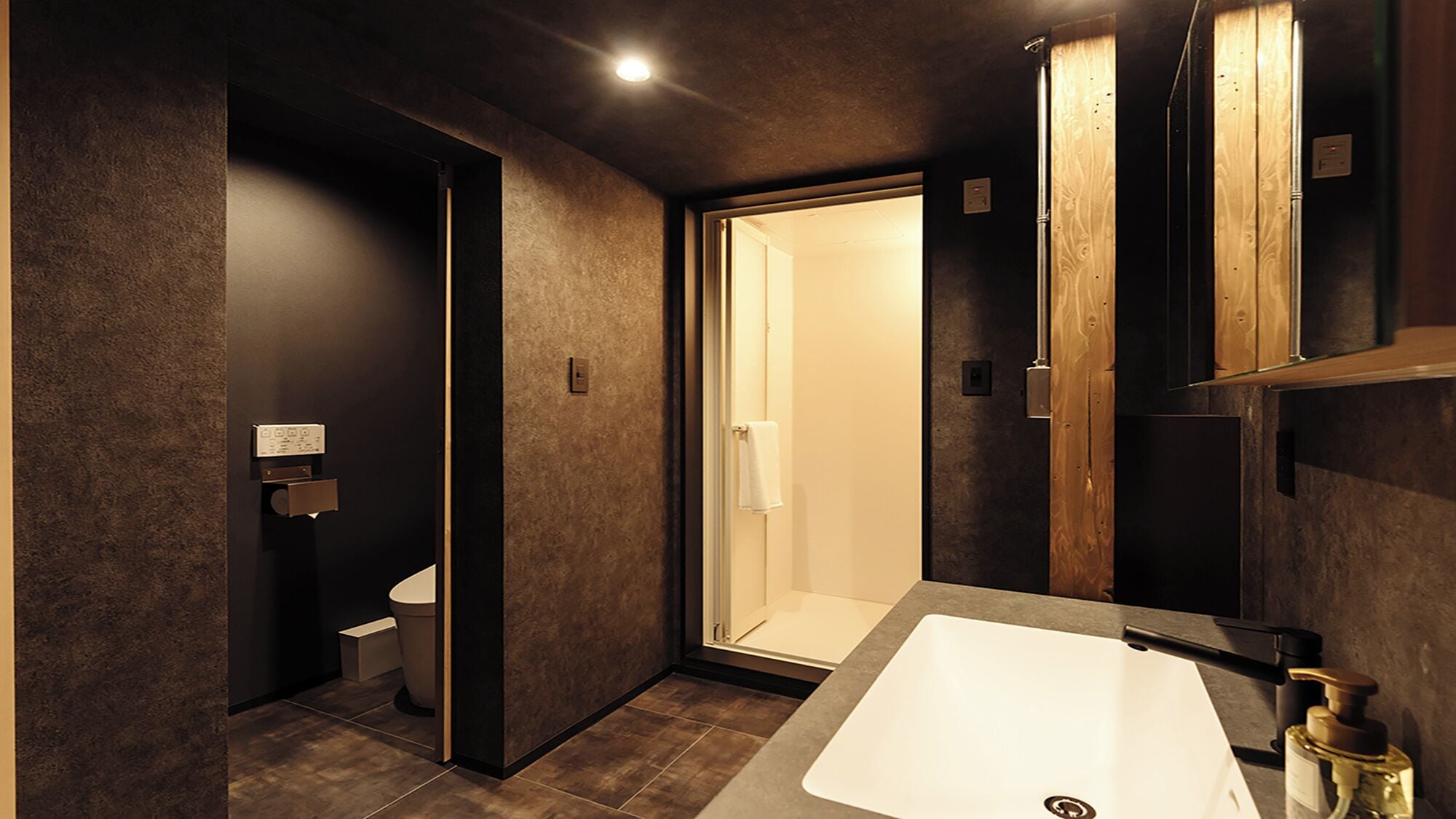 デスク、WiFi (無料)