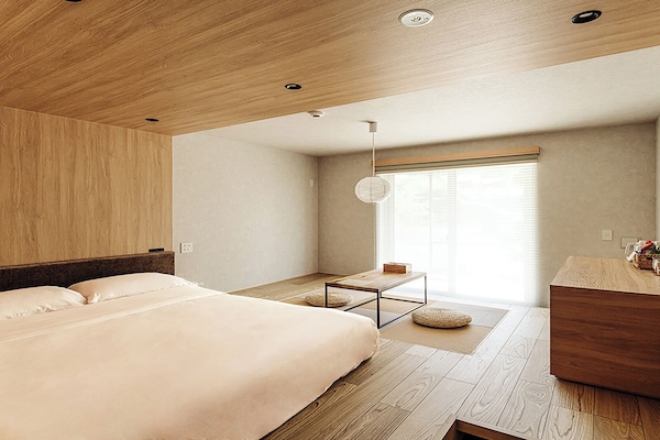 Meja kerja dan Wi-Fi gratis