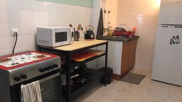 ثلاجة، ميكروويف، فرن، موقد طهي مسطح