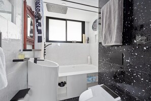 Apartment | Bathroom - Bright Tamarama 2-bed With Balcony Water View (Sydney)