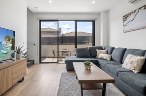 Apartment | Living room - Relaxing Family Townhouse Near Melbourne's (Melbourne)