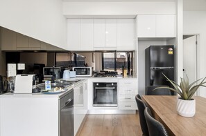 Apartment | Dapur peribadi | Alat memasak/pinggan mangkuk/perkakas dapur 