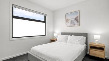 Apartment | 2 bedrooms, laptop workspace, iron/ironing board, bed sheets