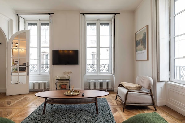 Living area - Luminous Apartment 2br/4p - Bellecour/place Ampere (Lyon)