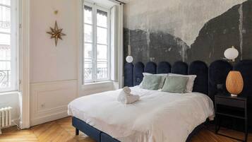 Apartemen | 2 kamar tidur, ruang kerja ramah laptop, dan setrika/meja setrika