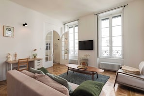 Living area - Luminous Apartment 2br/4p - Bellecour/place Ampere (Lyon)