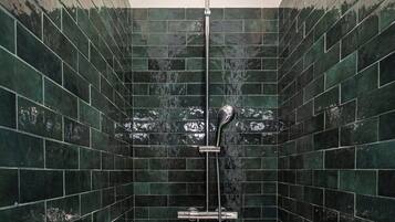 Apartemen | Kamar mandi | Handuk