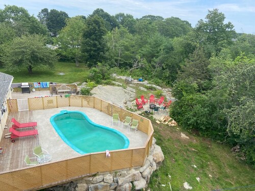 New 3 Bedroom with Private Pool & big yd walking distance downtown York Beach..