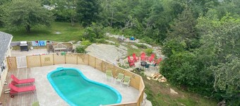 New 3 Bedroom with Private Pool & big yd walking distance downtown York Beach..