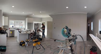 New 3 Bedroom with Private Pool & big yd walking distance downtown York Beach..