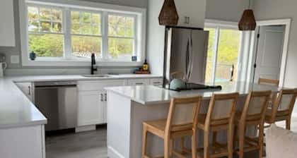 New 3 Bedroom with Private Pool & big yd walking distance downtown York Beach..