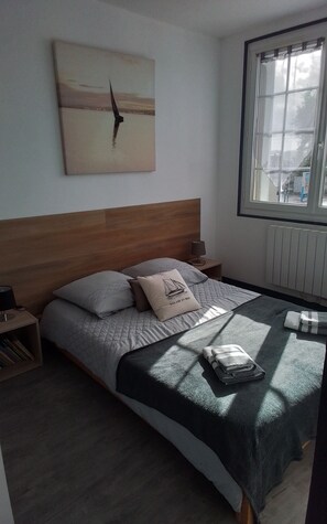 2 bedrooms, iron/ironing board, bed sheets - Charming apartment (Hermanville-sur-Mer)