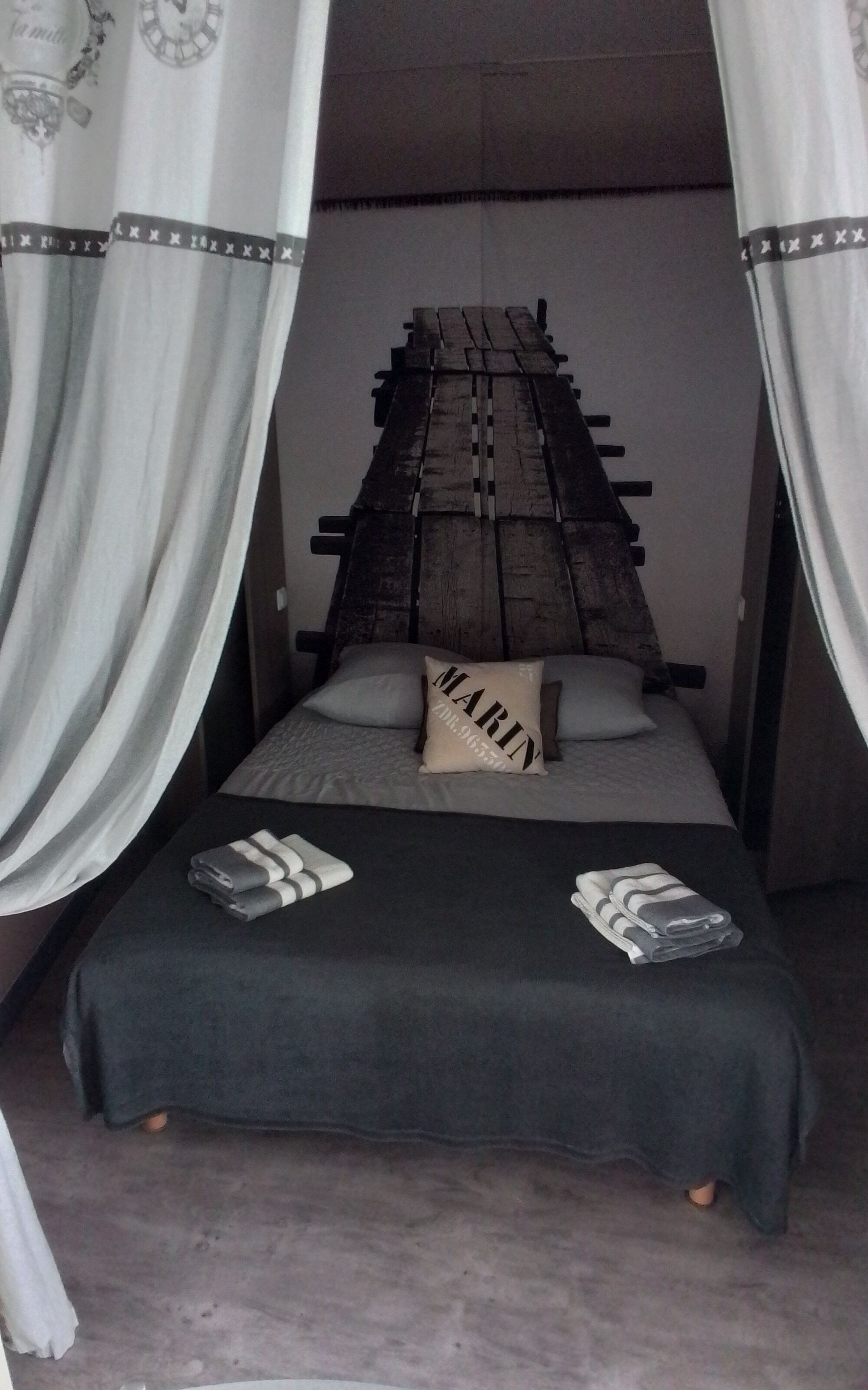 2 bedrooms, iron/ironing board, bed sheets