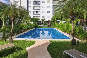 Pool - Charming 2-bedroom apartment with amazing views at the heart of Cancun. (Cancún)
