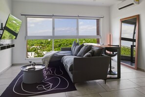 TV - Charming 2-bedroom apartment with amazing views at the heart of Cancun. (Cancún)