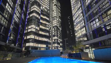 2 albercas al aire libre