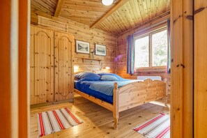 3 bedrooms, iron/ironing board, free WiFi