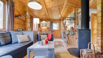 Smart-TV, Kamin, DVD-Player, Bücher