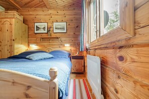 3 bedrooms, iron/ironing board, free WiFi