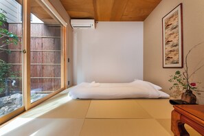 Design Townhome, Garden View | Individually decorated, individually furnished, blackout curtains - Ichinen (Kyoto)