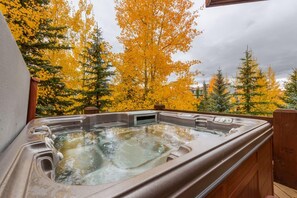 Maison, 3 chambres | Bain à remous extérieur