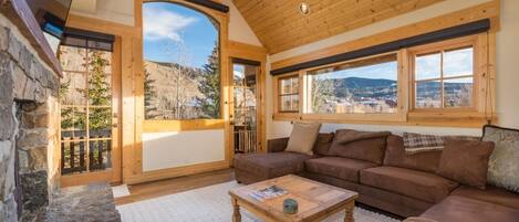 House, 3 Bedrooms | Living area