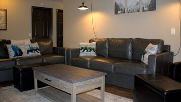 Cabin, 3 Bedrooms | Living area