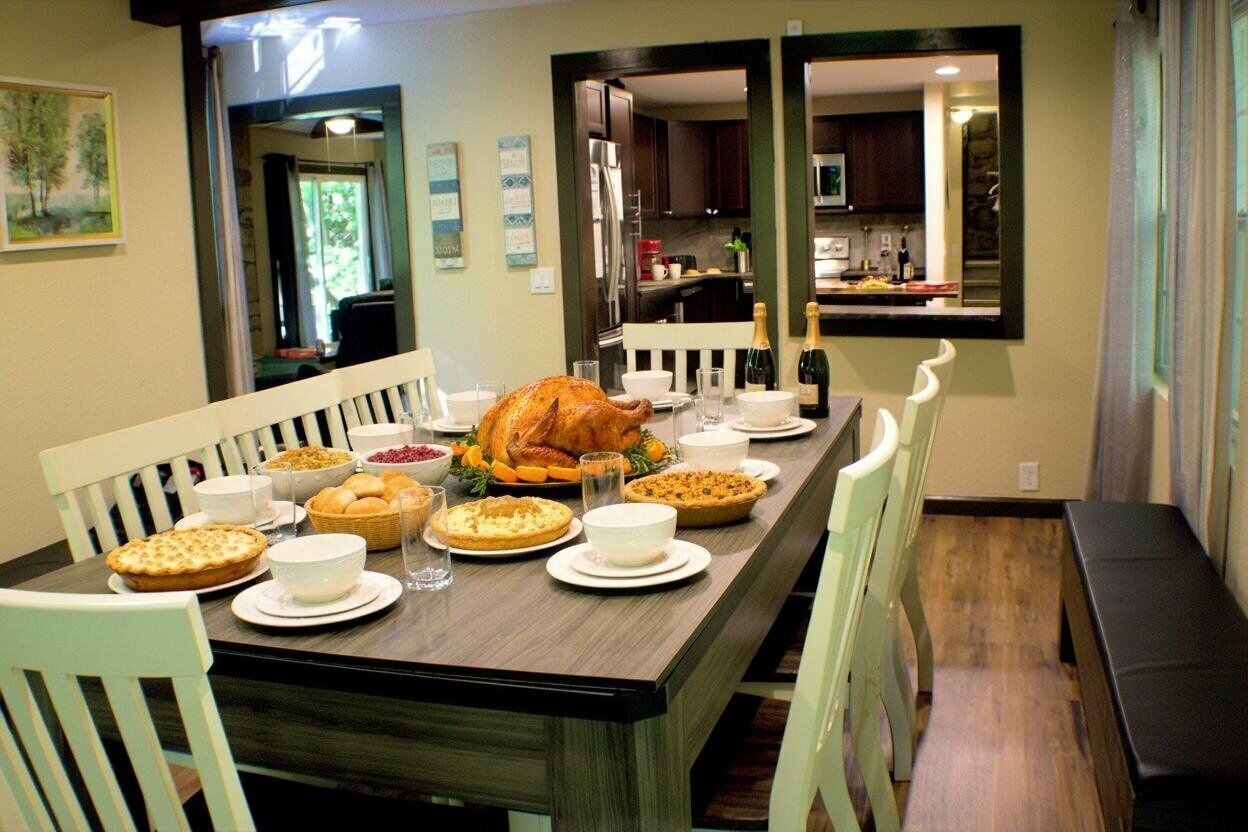 Cabin, 3 Bedrooms | Dining