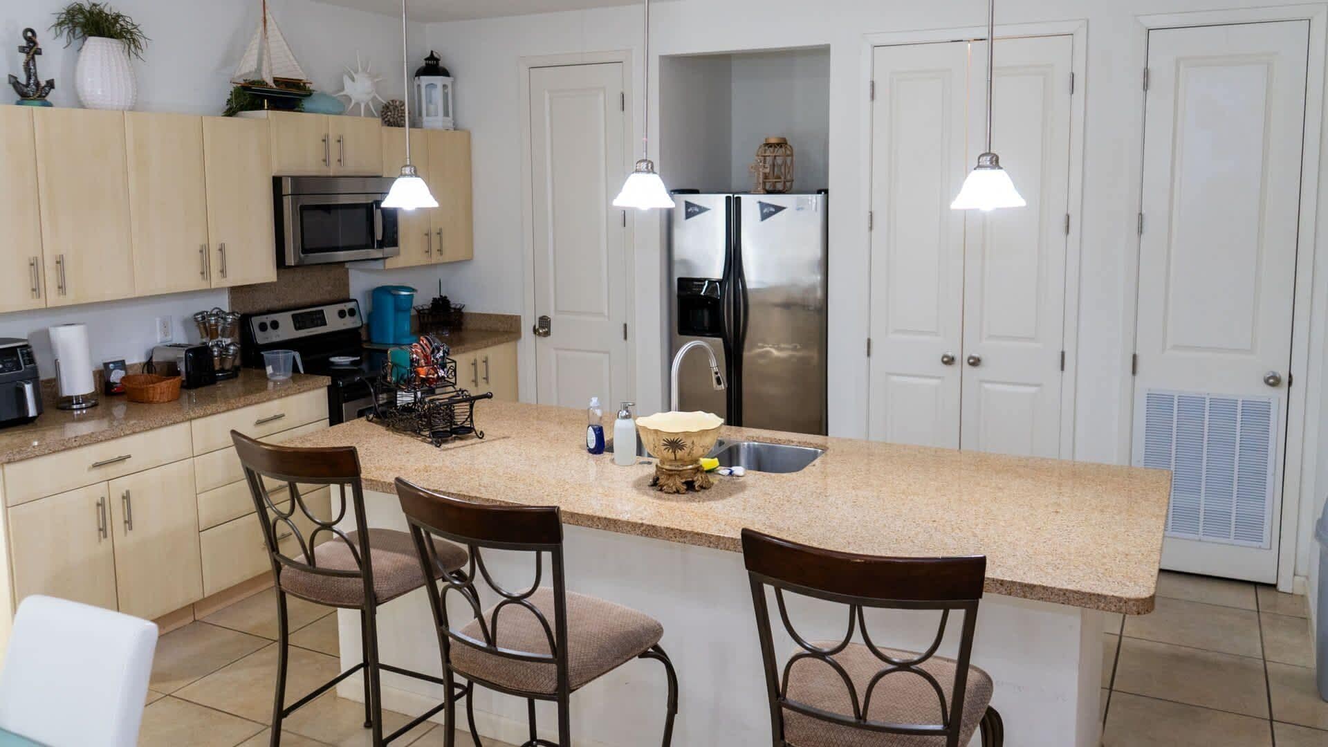 Apartment, 3 Bedrooms | Private kitchen | Fridge, oven, coffee/tea maker, toaster