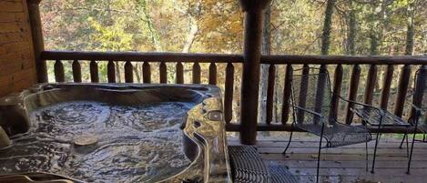 キャビン 2 ベッドルーム | 屋外スパ浴槽