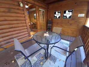 كابينة - غرفتا نوم | تناول الطعام بالخارج