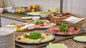 Free daily buffet breakfast