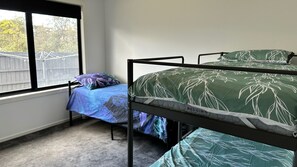 3 Schlafzimmer, Bügeleisen/Bügelbrett
