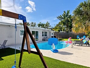 Pool - Newly Redesigned Backyard | Heated Pool | Putting Green (Largo)