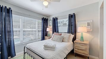 Iron/ironing board, free WiFi, bed sheets