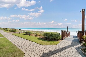 Property grounds - New Listing Specials! Coral Reef #12. Direct Beach Walkout, Free Beach Svc! (Destin)