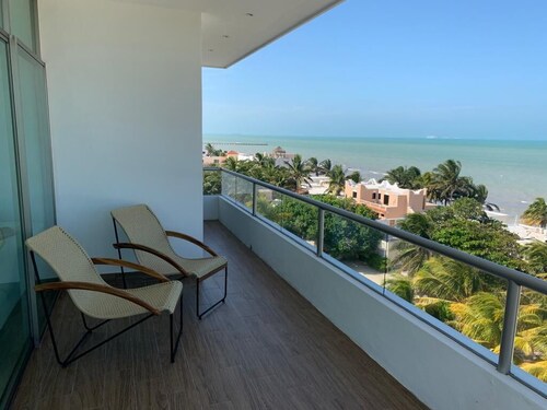 Exclusive Seaside Penthouse - Panoramic Views & Full Amenities