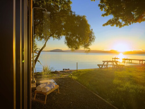 Stillwater Residence - Lakeview Serenity Retreat