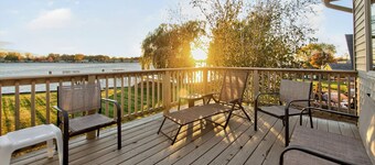 Serene 5-bedroom waterfront house with AC in Algonac,