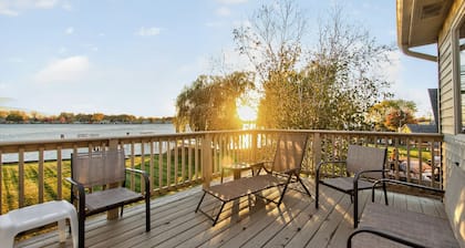 Serene 5-bedroom waterfront house with AC in Algonac,