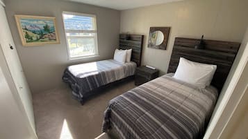 BĂŒgeleisen/BĂŒgelbrett, WLAN, BettwĂ€sche