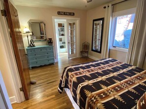 1 間睡房、書桌、熨斗/熨衫板、Wi-Fi