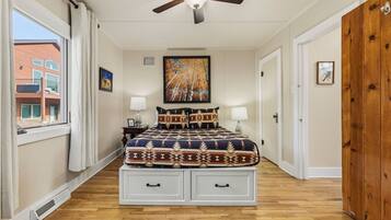 1 bedroom, desk, iron/ironing board, WiFi