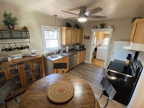 雪櫃、微波爐、焗爐、爐具