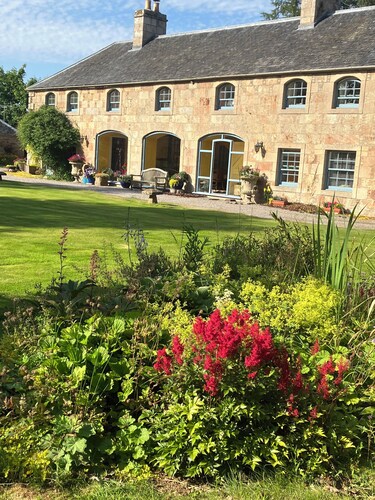 North Cottage at Boath Stables – A Cozy Highland Escape