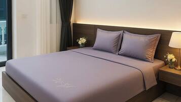 Deluxe appartement, 1 kingsize bed, schoonmaakservice | Een bureau, een laptopwerkplek, verduisterende gordijnen