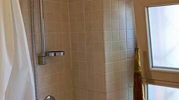 Dusche, Haartrockner, Bidet, Handtücher