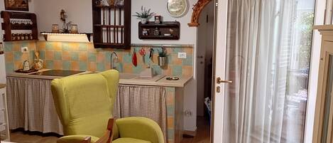 Een magnetron, een oven, een kookplaat