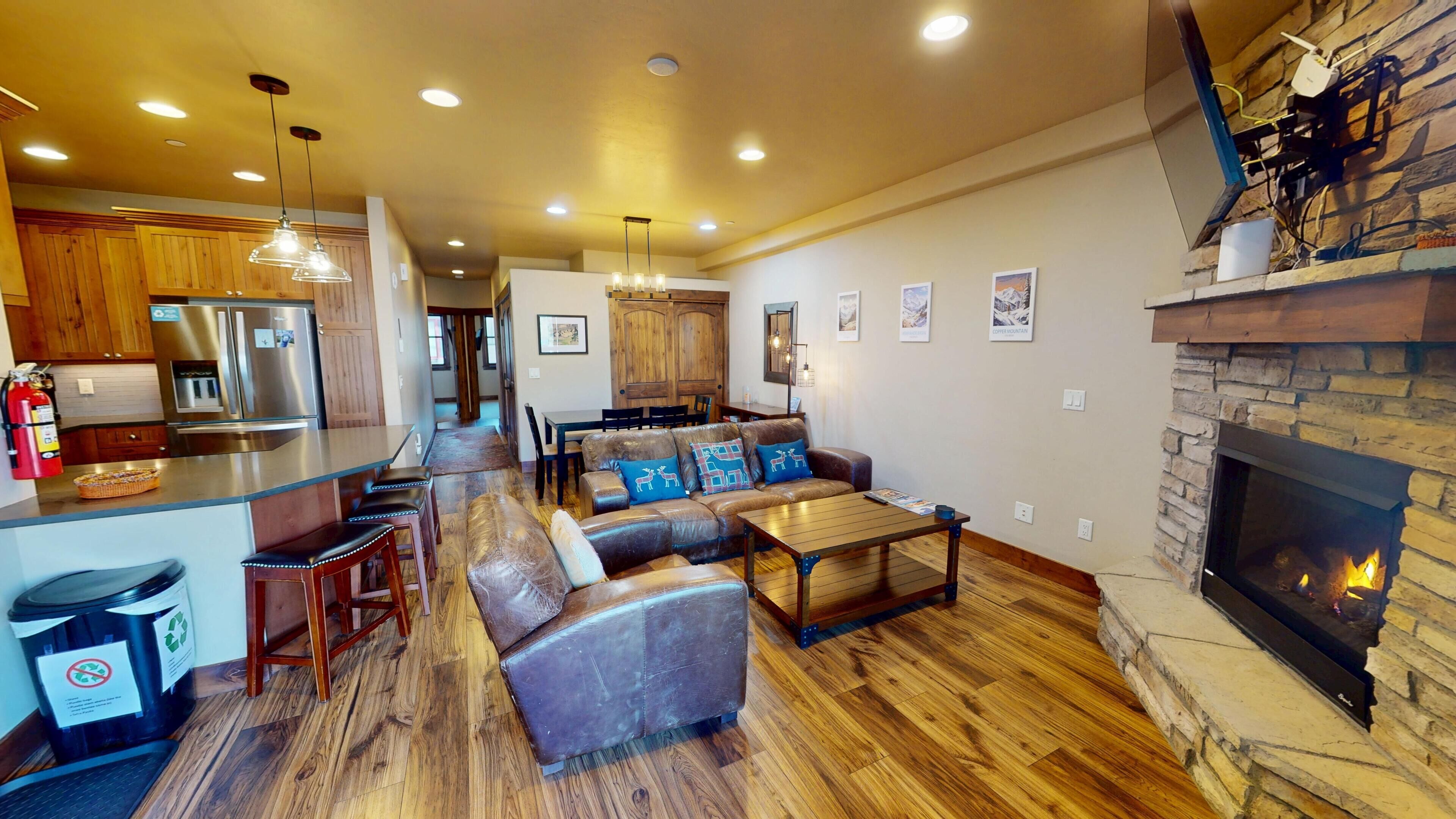 Televisio, takka, pöytätennispöytä