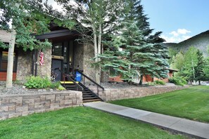 Exterior - Corner Unit. Pool, 4 Hot Tubs, Yard! Walk/Easy Drive to Main St Events (Frisco)